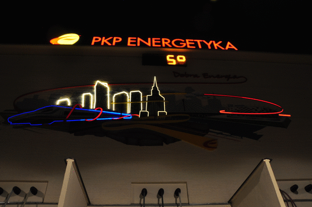 mural neony PKP Energetyka S.A. Dobra energia | Mural z neonami PKP Energetyka w Warszawie | Portfolio