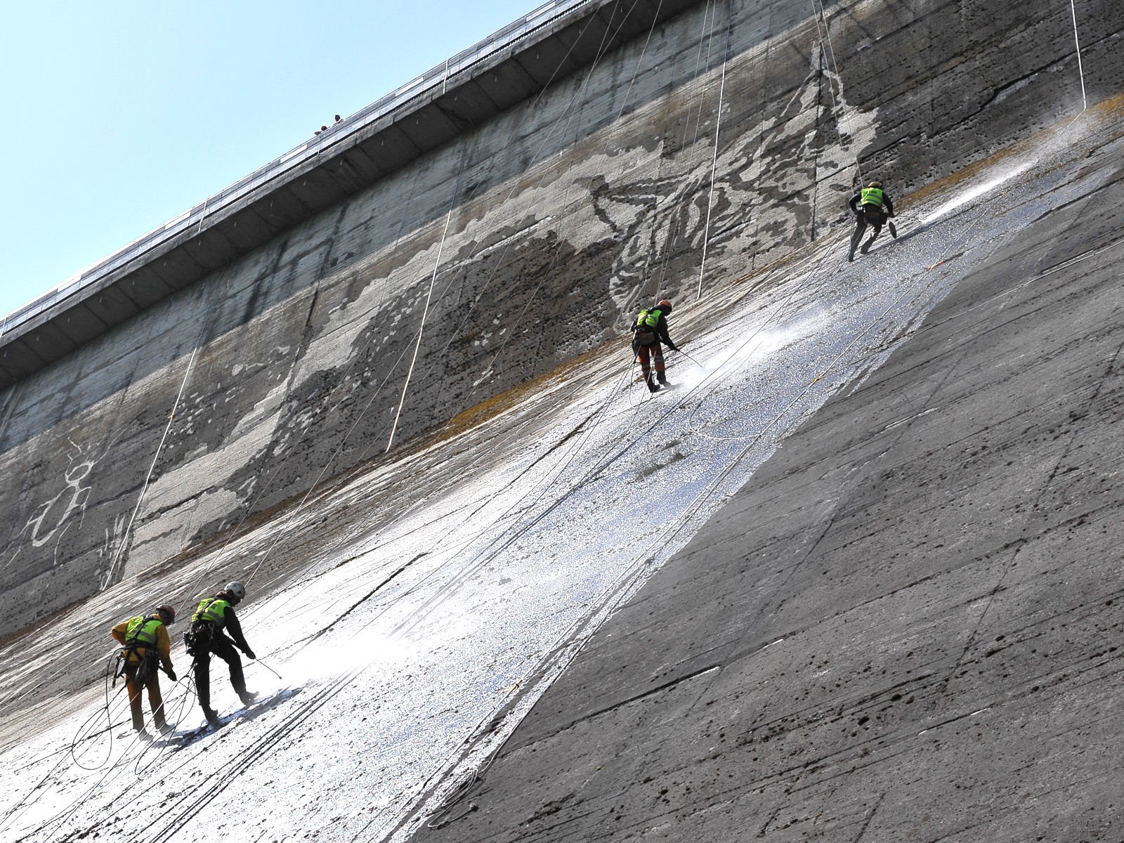 Teinigung der Talsperre in Solinafür Polnische Energiegruppe | Öko-Mural - Clean Graffiti | Portfolio