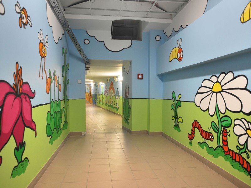 Charity event Dulux Lets Colour - Painting on the hall wall in Mother and Child Institute | Let's Colour | Portfolio