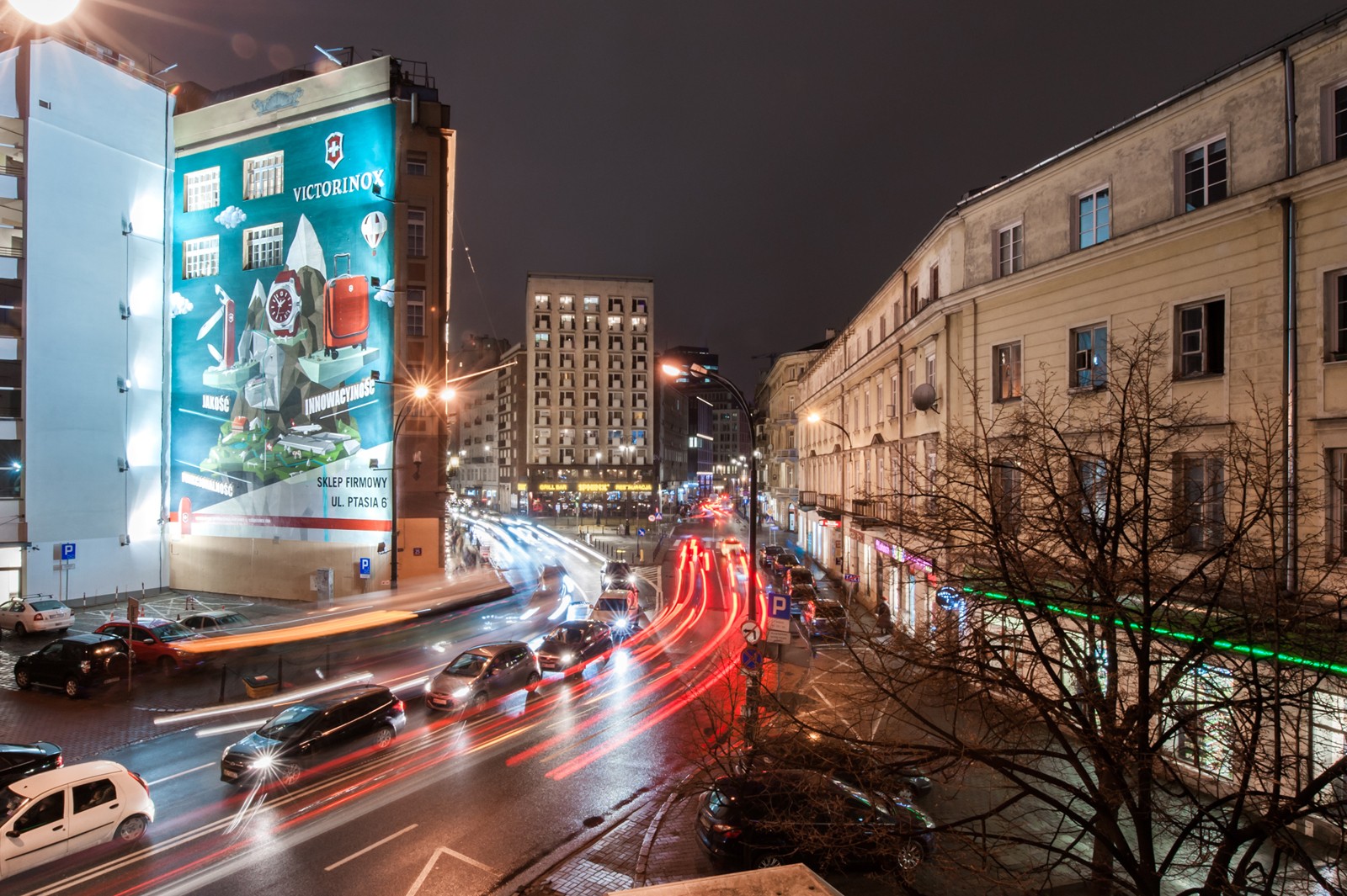 An advertising mural for Victorinox on Dom Towarowy Bracia Jablkowscy wall on 25 Bracka street in Warsaw | Realizacja murali dla Victorinox  | Portfolio