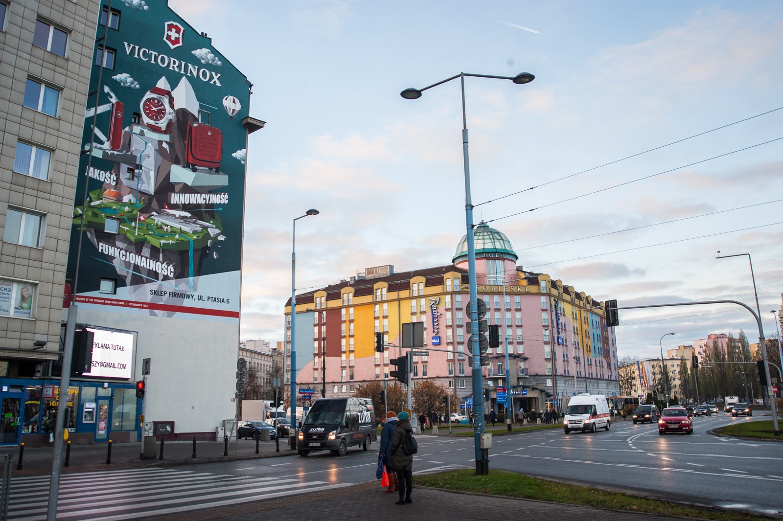 An advertising mural for Victorinox on a building wall on Raszynska street in Warsaw | Realizacja murali dla Victorinox  | Portfolio