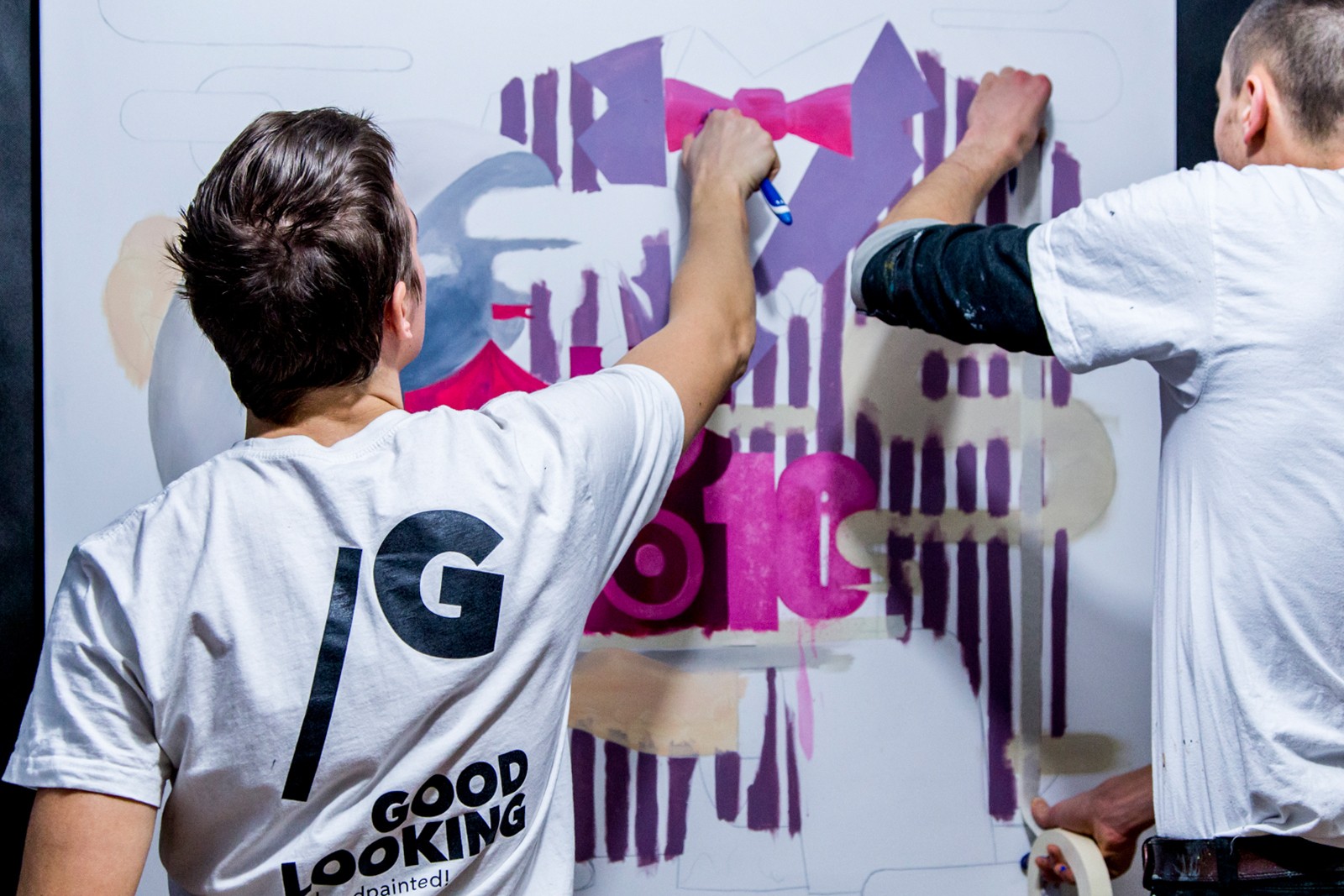 Die Künstler malen ein Mural während der Schweizer Fachmasse für Marketing, Kommunikation, Event und Promotion SuisseEmex 2016 in Zürich | SuisseEMEX | Backstage