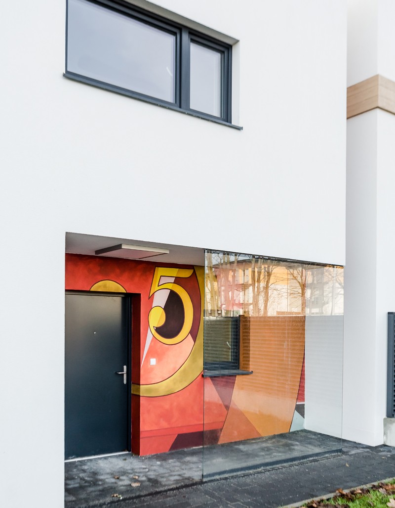 Großflächiges Kunstwerk an der Fassade in der Siedlung Futura Park in Danzig | Osiedle Futura Park | Portfolio