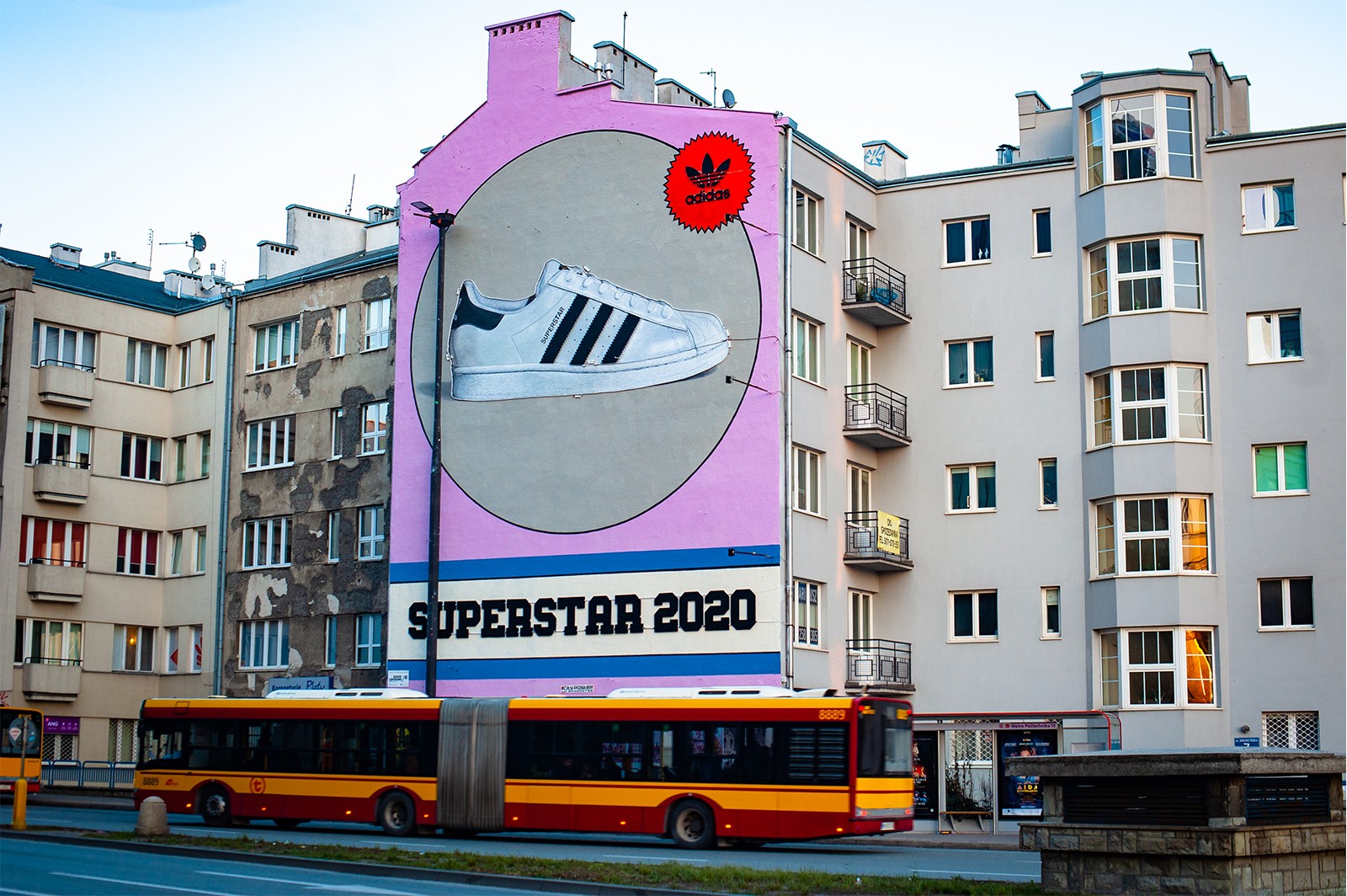 Artystyczny mural reklamowy w Warszawie dla Adidas | SUPERSTAR 2020 | Portfolio