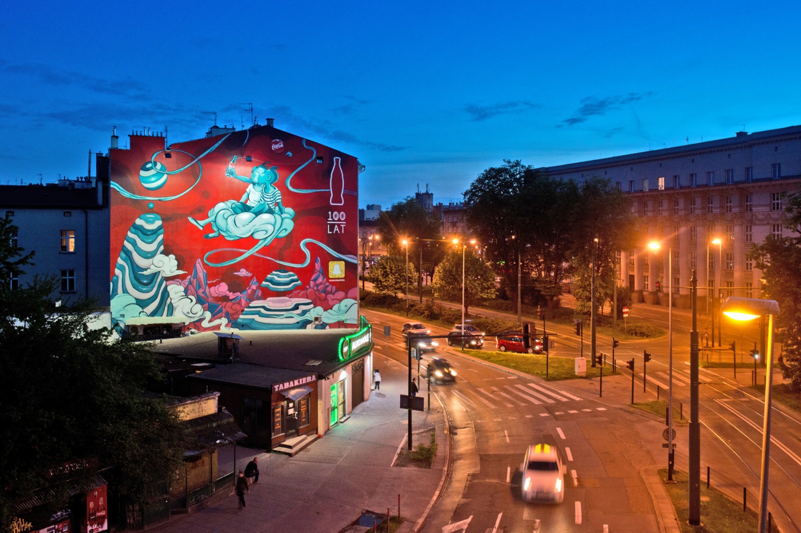 Coca Cola Polska mural w Krakowie Pierwszy Pocałunek setne urodziny | Seria murali na zamówienie Coca Cola | Portfolio