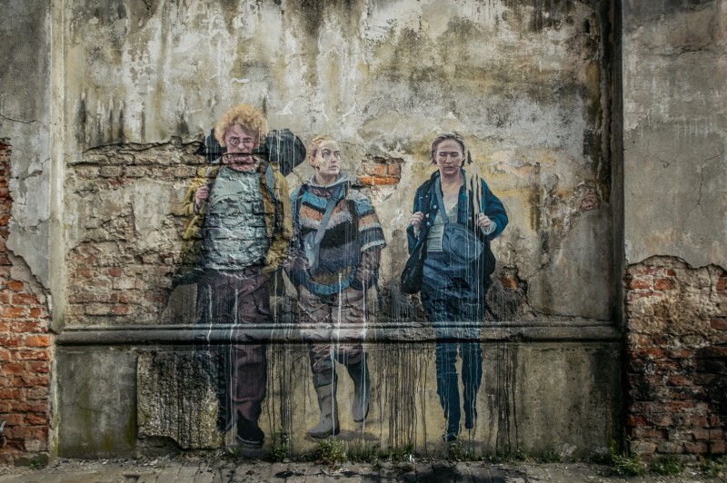 Regnerisches Mural von Charakteren aus der Serie The Rain, die von Netflix in Krakow in Auftrag gegeben wurde | The Rain  | Portfolio