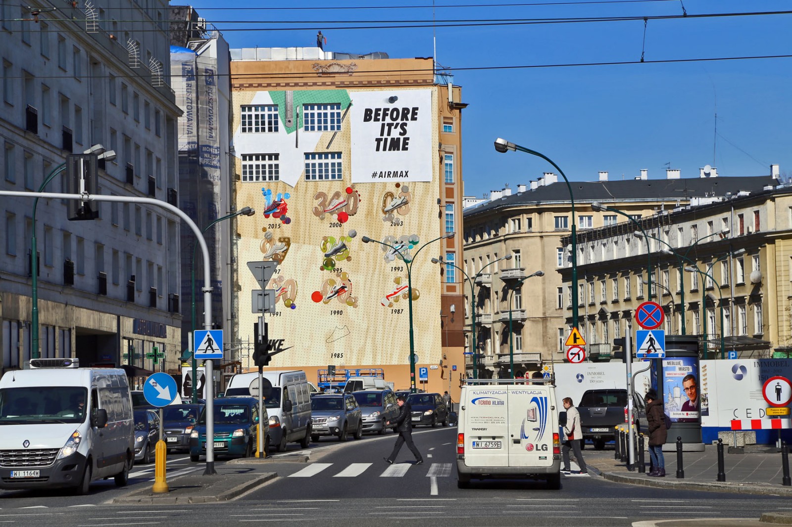 Warenhaus Dom Towarowy Bracia Jablkowscy in Warschau Mural Nike Before It's Time | Airmax Day | Portfolio