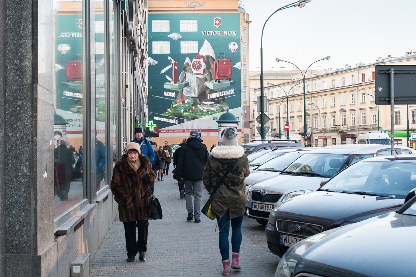 Hand painted advertisement of a Victorinox store located on Ptasia street in Warsaw | Realizacja murali dla Victorinox  | Portfolio