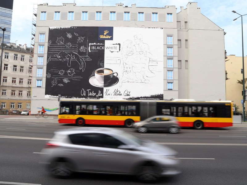 Kampania reklamowa Tchibo Black and White Warszawa Politechnika | Kampania reklamowa namalowana dla Tchibo | Portfolio