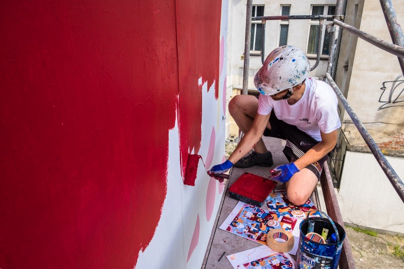 Painting a mural for a Costa Coffee advertising campaign in Gdynia | Costa Coffee's 1st Birthday | Portfolio
