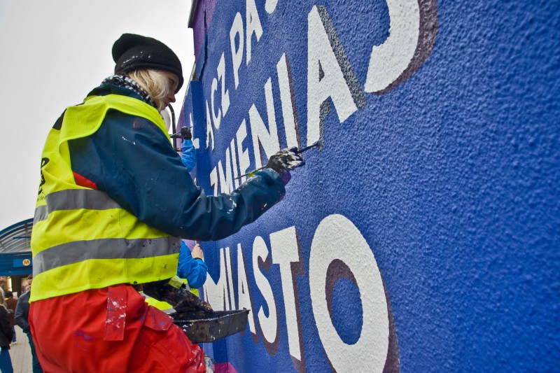Painting wall beside Centrum subway station Samsung Galaxy in Warsaw | Link passions and change the city | Portfolio