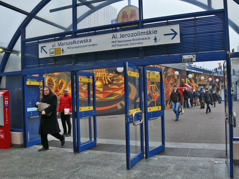 Centrum subway station in Warsaw painting mural on the wall for PGE S.A. | We provide energy | Portfolio