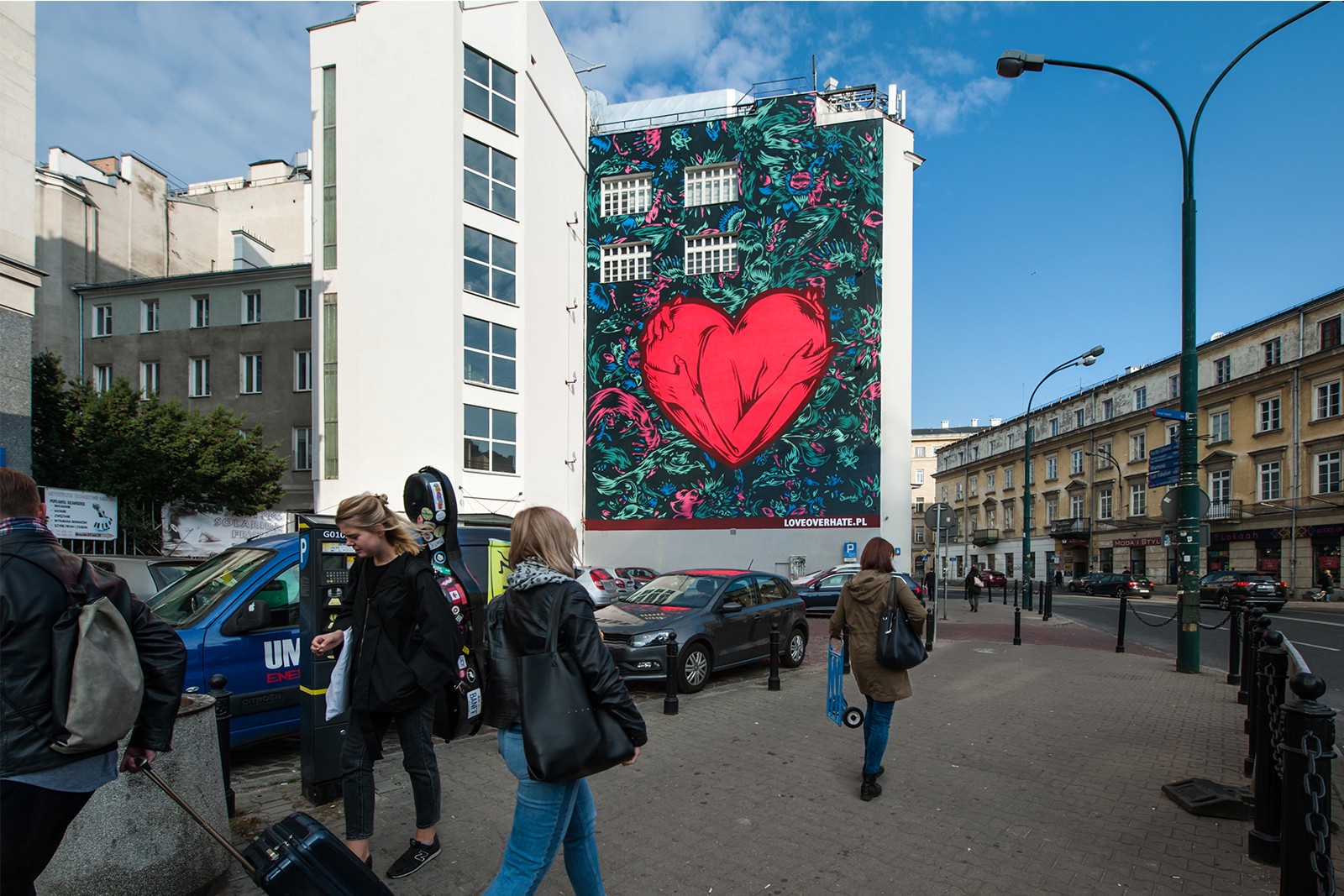 Mural LOVE OVER HATE namalowany farbą UV ul. Bracka 25 w Warszawie | Love Over Hate | Portfolio