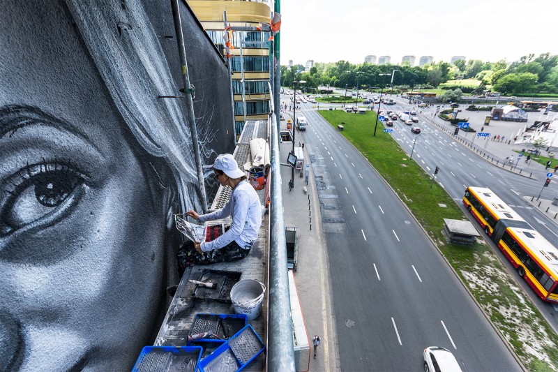 Mural Opowieść podręcznej w Warszawie ul. Jaworzyńska 9 | Opowieść podręcznej | Portfolio