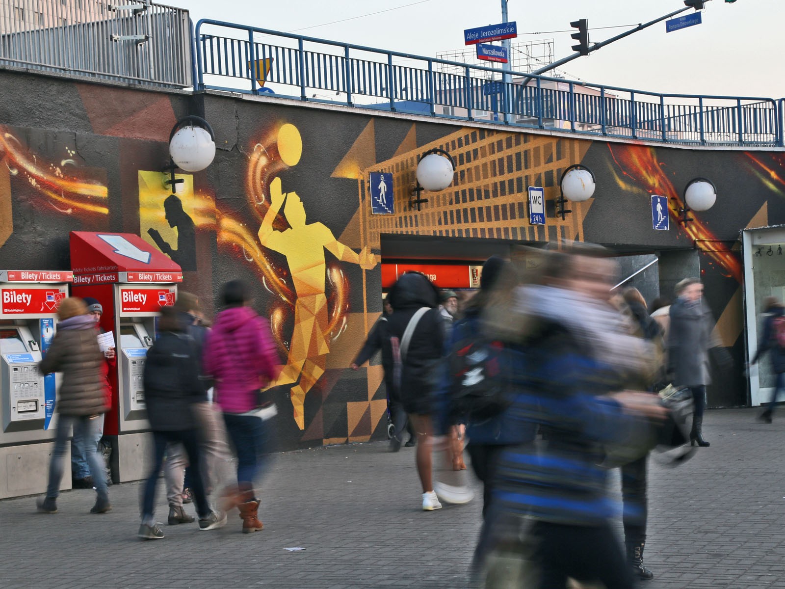 Mural artystyczny PGE Zapewniamy Energię - Warszawa Metro Centrum | profesjonalne malowanie w Centrum warszawy PGE S.A. | Portfolio