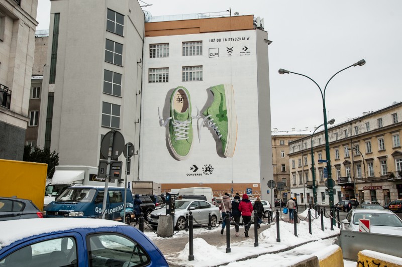 Mural na zlecenie Converese Le Fleur z namalowanym sneakers Converse w kolorze zielonym na ulicy Brackiej | GOLF le FLEUR* x CONVERSE | Portfolio
