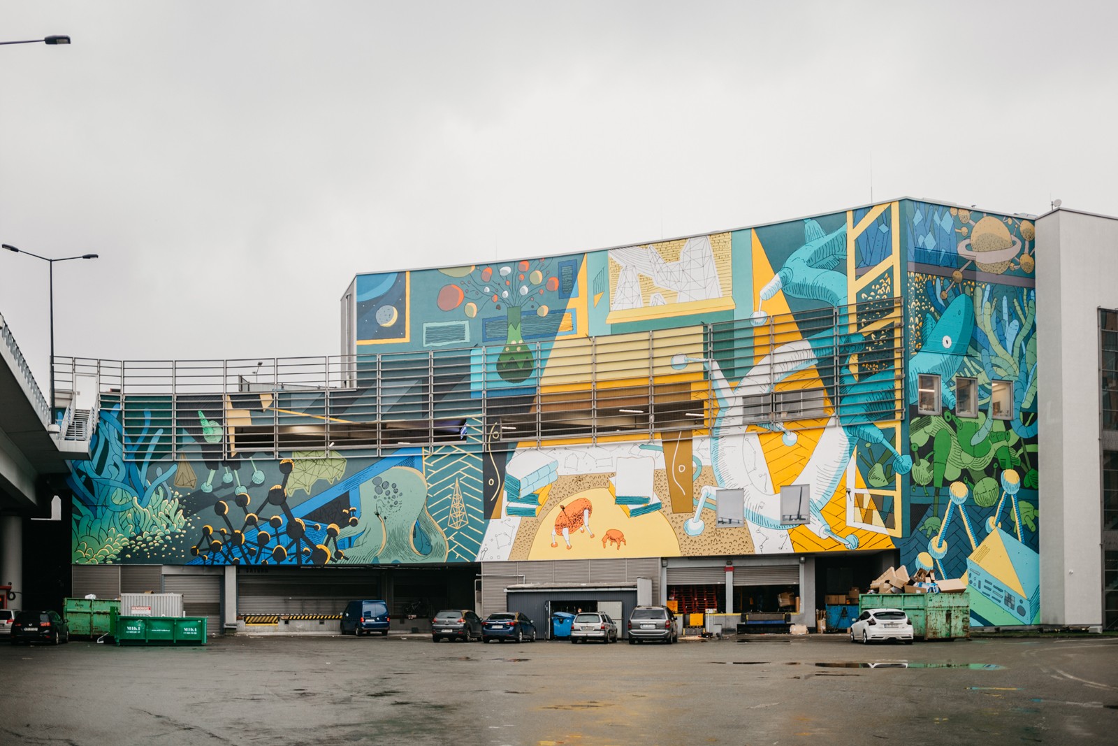 Mural nad rampą załadunkową Galerii Krakowskiej widoczny z wjazdu na parking | Galeria Krakowska | Portfolio