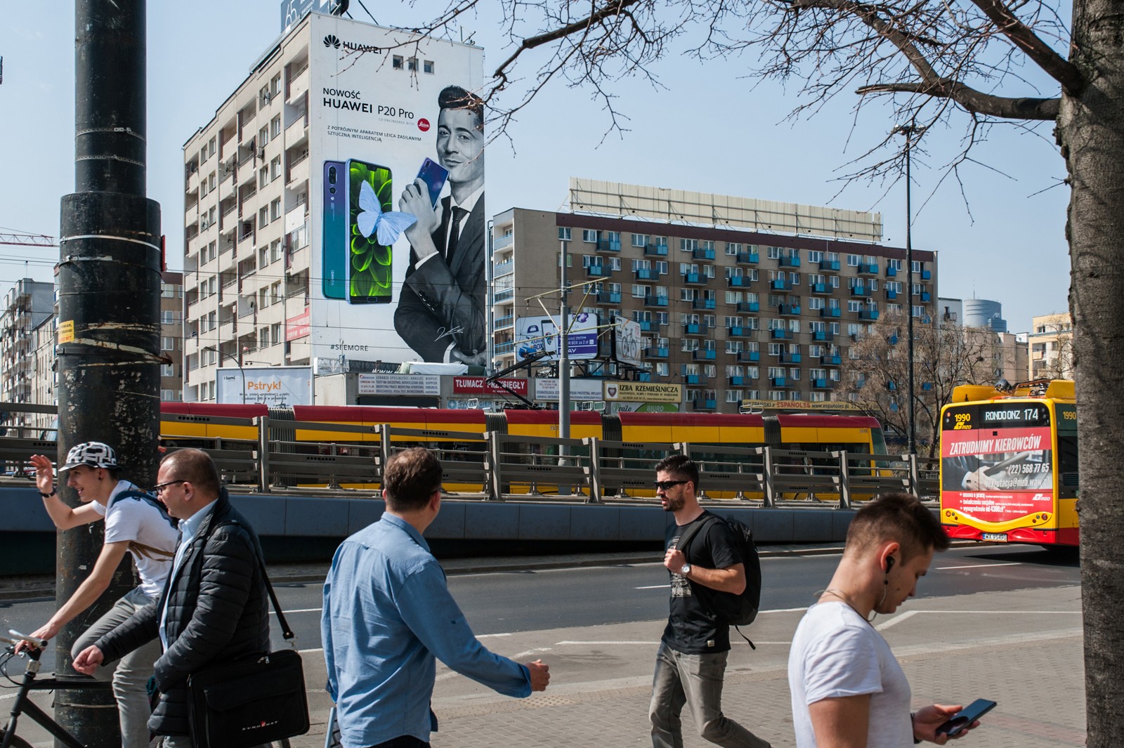 advertising mural in Warsaw city centre with football player Robert Lewandowski for huawei | Huawei P20 pro | Portfolio