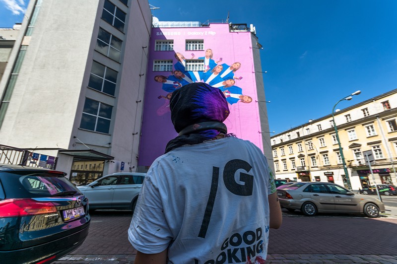 Advertising mural for Samsung Galaxy Z Flip on Bracka street in Warsaw | Samsung Galaxy Z Flip | Portfolio
