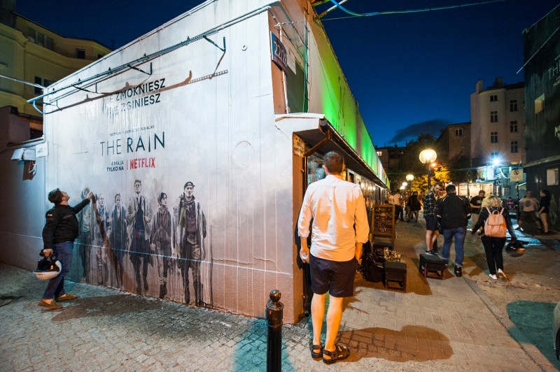 Werbemural an der Wand der Nowy Świat Pavillons | The Rain  | Portfolio