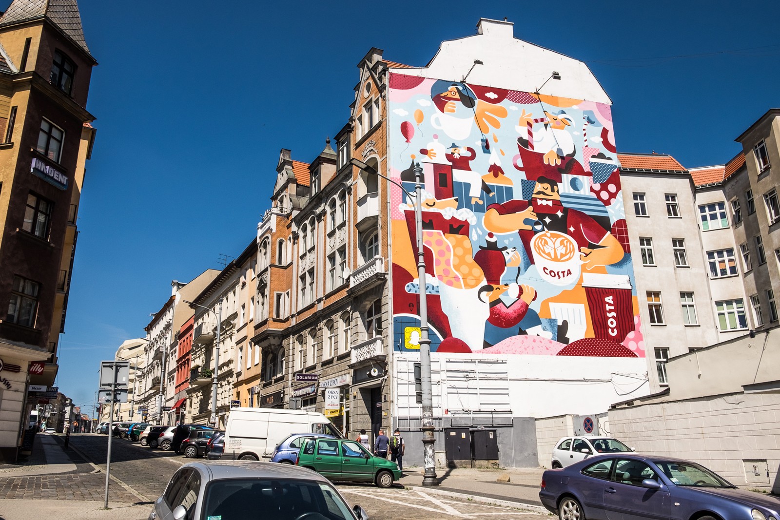 Mural w Poznaniu przy ulicy Święty Marcin dla marki Costa Coffee projektu Karola Banacha | kampania murali dla Costa Coffee - Polscy ilustratorzy | Portfolio