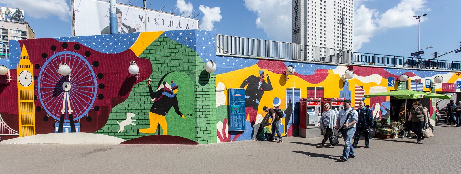 Patelnia w Centrum Warszawy obok metra centrum z namalowanym ręcznie projektem ilustratorki Olki Osadzińskiej | kampania murali dla Costa Coffee - Polscy ilustratorzy | Portfolio