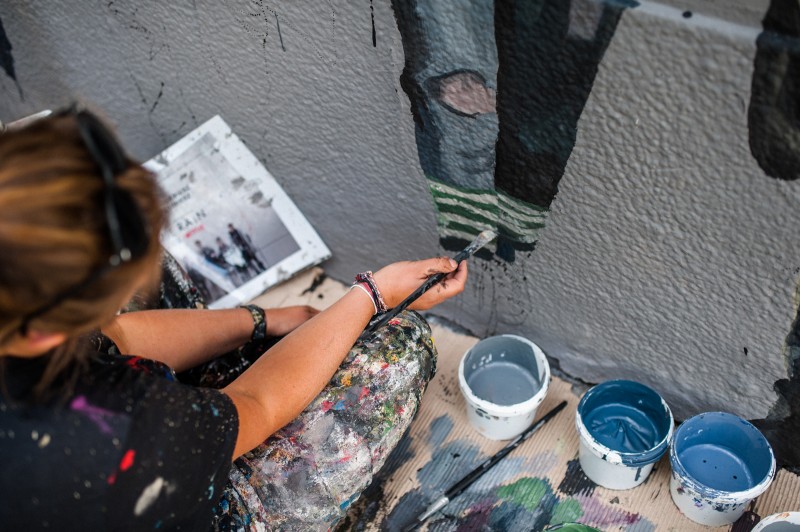 Malerarbeiten bei Erstellung von Wandgrafiken an Pavillons in Nowy Świat Straße 22 | The Rain  | Portfolio