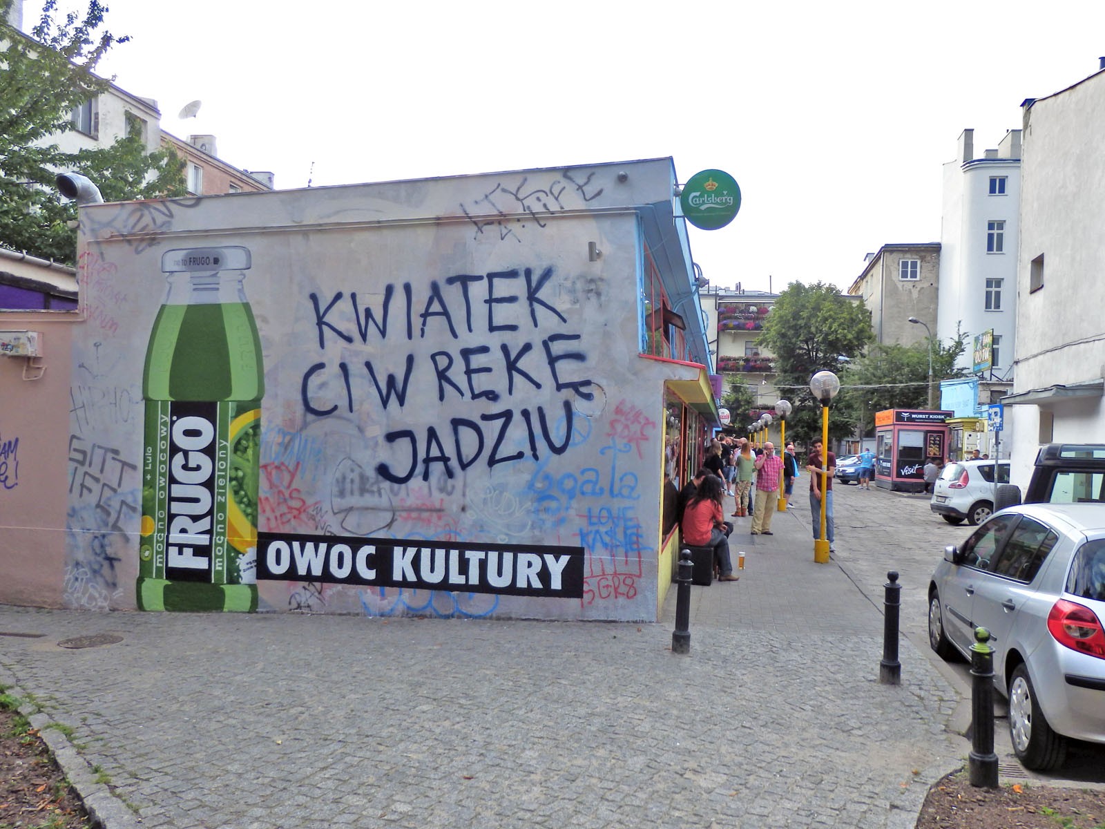 Ręcznie malowana reklama Frugo Owoc Kultury - Warszawa Pawilony Nowy Świat | murale Frugo - kampania Owoc Kultury | Portfolio