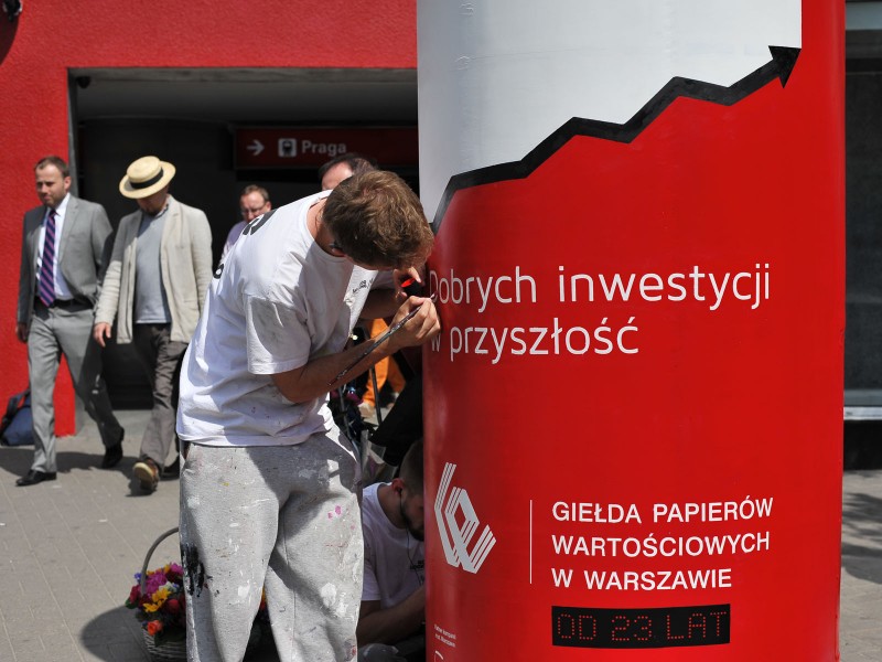 Ręcznie malowana reklama na 25-lecie wolności - Giełda Papierów Wartościowych - Warszawa Patelnia Metro Centrum | murale okolicznościowe 25 Lat Wolności | Portfolio