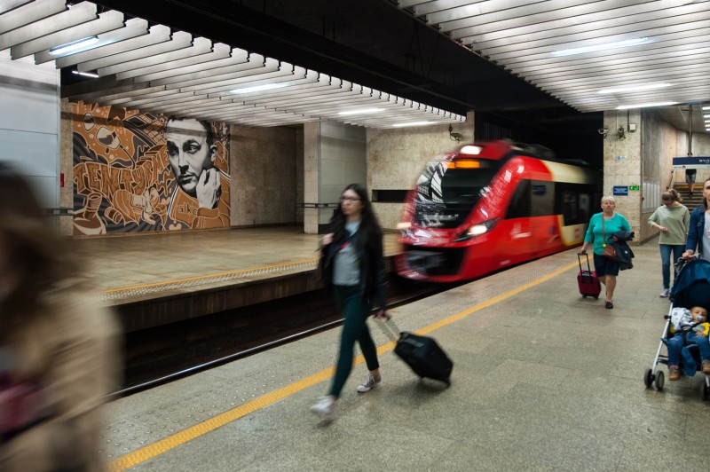 Reebok Club C montana cans mural na stacji kolejowej pkp śródmieście | Reebok Club C | Portfolio