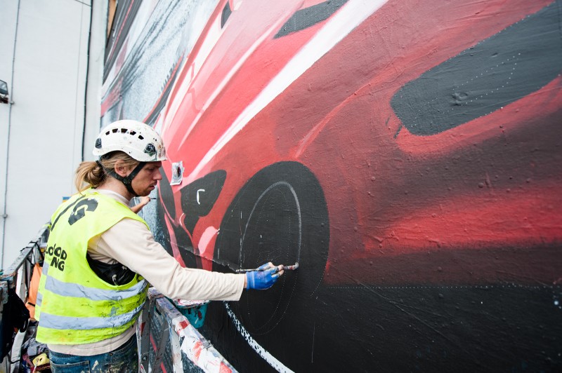 Reklama samochodu Mercedes AMG namalowana w formie muralu na zlecenie | Kampania z wykorzystaniem murali na zlecenie Mercedes-Benz Polska | Portfolio