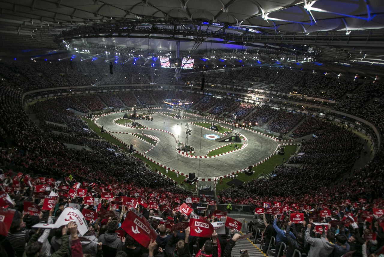 Stadion Narodowy w Warszawie Tor Wyścigowy Top Gear  | malowanie na nietypowych powierzchniach Verva Street Racing | Portfolio