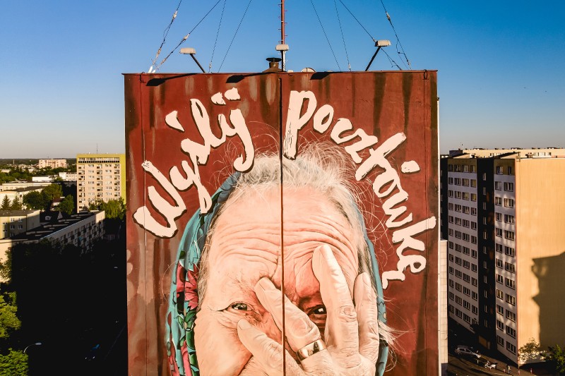 Zoom in on Wyślij Pocztówkę do Babci mural in Bialystok City | Wyślij Pocztówkę Do Babci | Portfolio