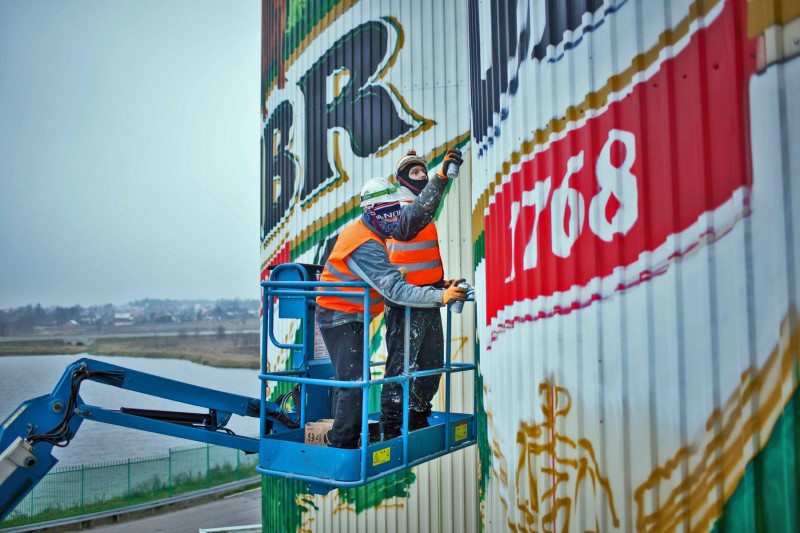 grafitti Tanki Żubr Kompania Piwowarska | malowanie na nietypowych powierzchniach Silosy Żubr | Portfolio
