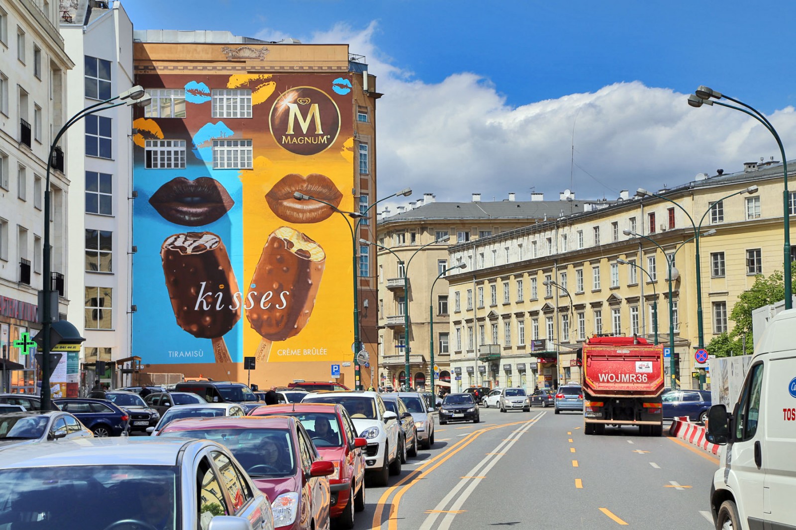 Large format mural in Warsaw Downtown near Bracka street Department Store Bracia Jablkowscy | Magnum Kisses | Portfolio