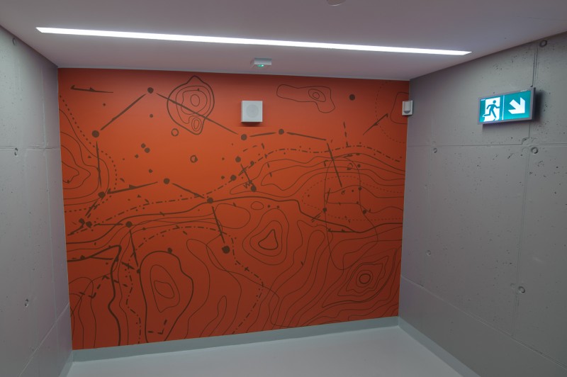 Warschauer U-Bahn, gemalt an der Wand des Treppenhauses im Gebäude von Proximo | PROXIMO | Portfolio